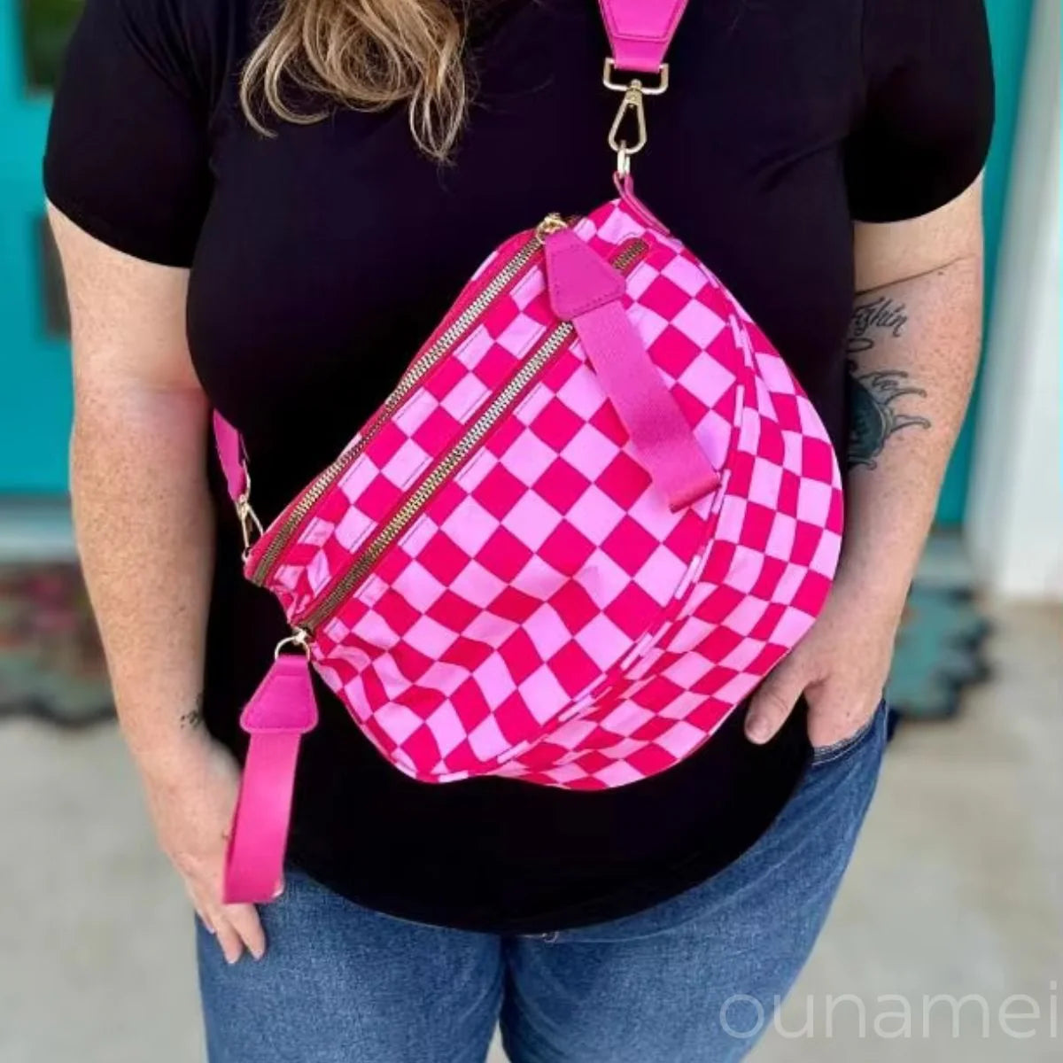 The balance of fashion and practical elements: waist bag series